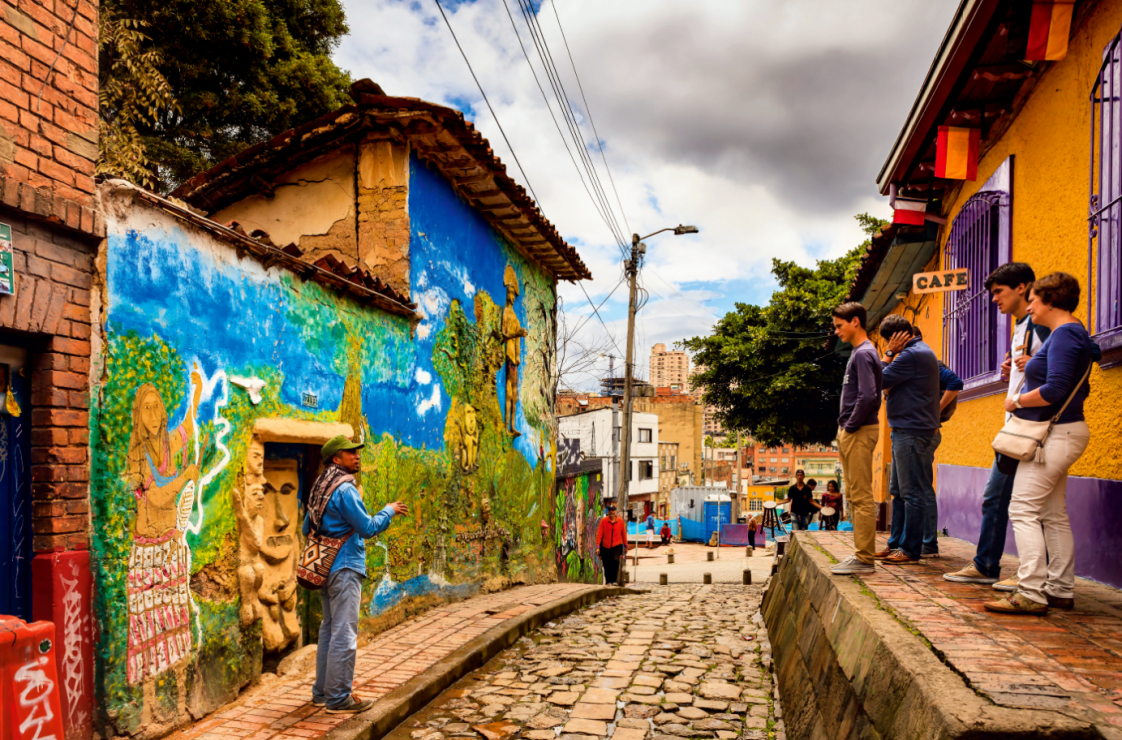 Poznawanie historii Kolumbii najlepiej rozpocząć  w najstarszej dzielnicy stołecznej Bogoty, La Candelarii.