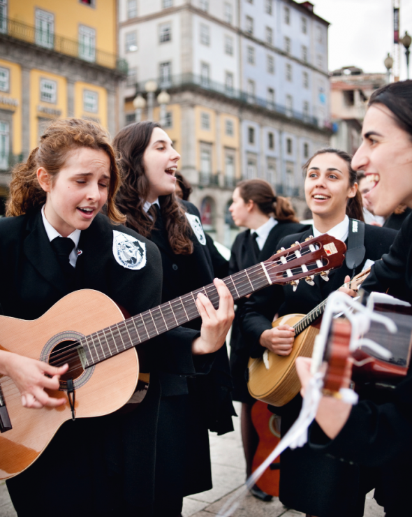 Portugalczycy uważani są za najsmutniejszy naród na południu Europy, co nie znaczy, że na ulicach nie usłyszymy wesołej muzyki.