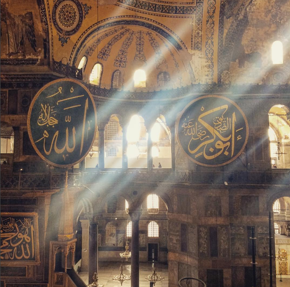 Przypadkowy spektakl światła w Hagia Sophia