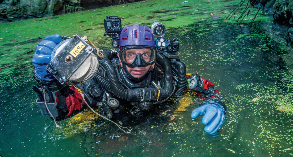 CZŁOWIEK ROKU - Krzysztof Starnawski - za odkrycie najgłębszej podwodnej jaskini na świecie