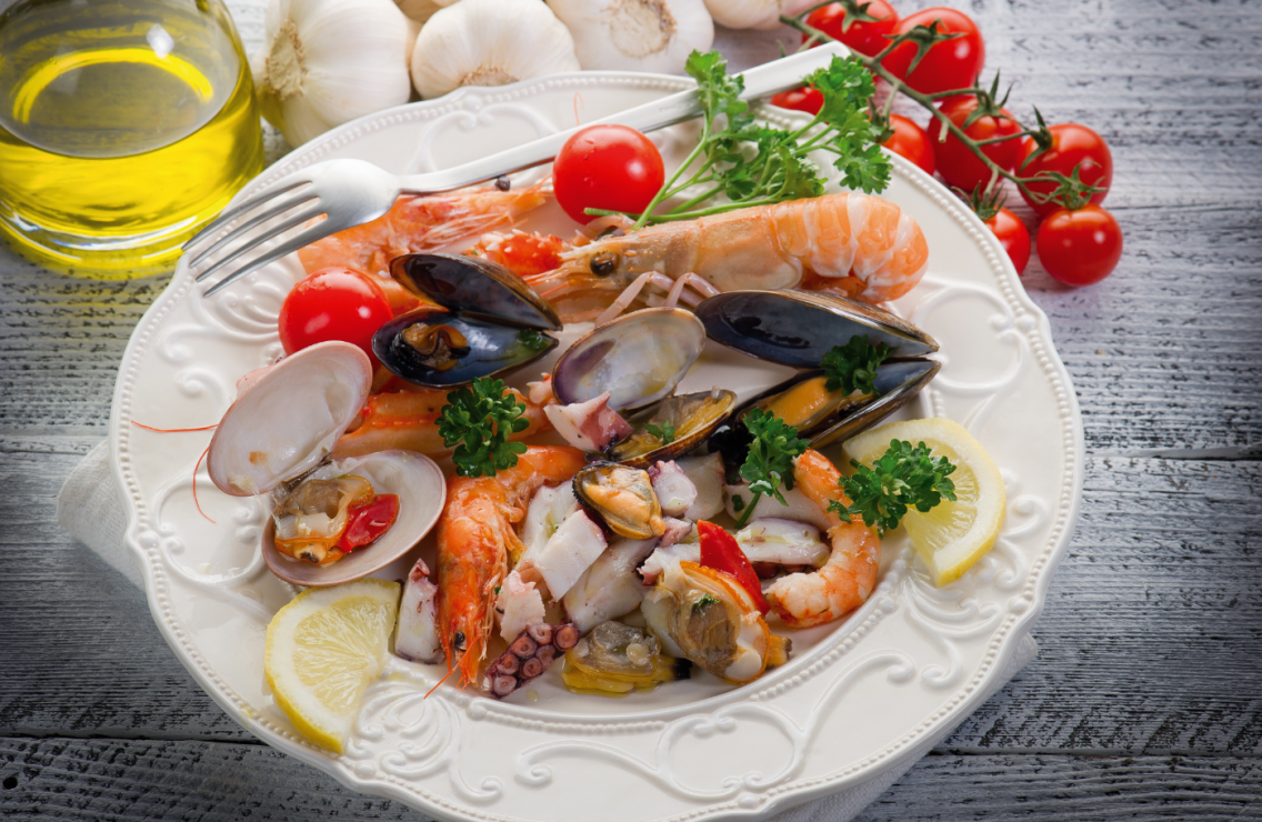 Krewetki, kraby, omułki – Norwegia to kulinarny raj dla miłośników owoców morza.