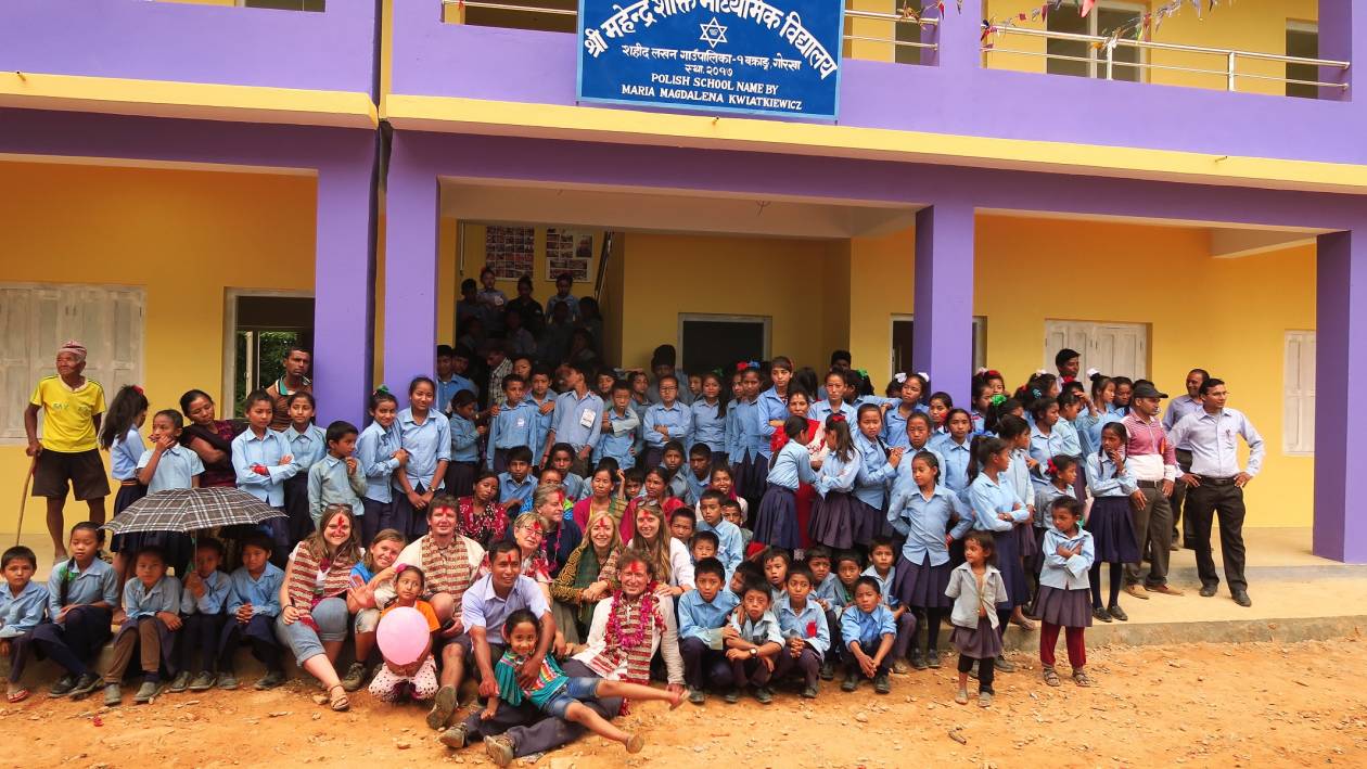 Rzucili wszystko i pojechali odbudować szkołę w Nepalu - udało się!