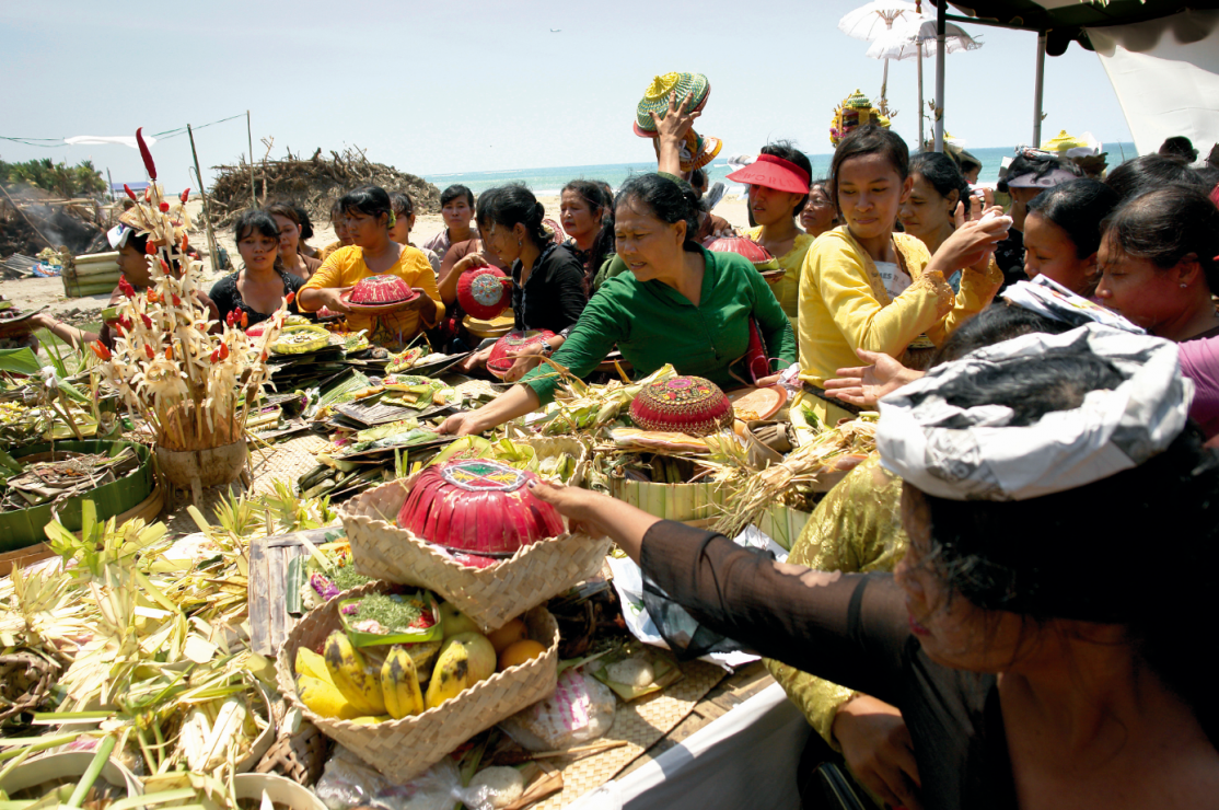 Pogrzeb na Bali to czas na imprezę, jedzenie, muzykę i radość.