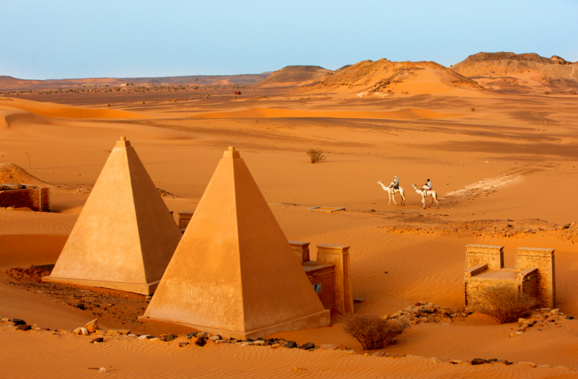 Najliczniejsza i najsłynniejsza w Sudanie grupa piramid znajduje się na północ od Chartumu - w Meore.