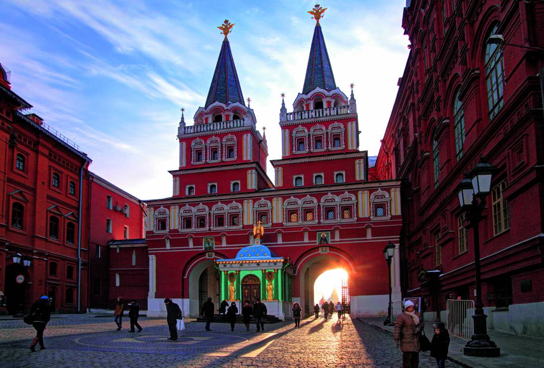 Kreml. Brama Zmartwychwstania prowadzi na plac Czerwony.