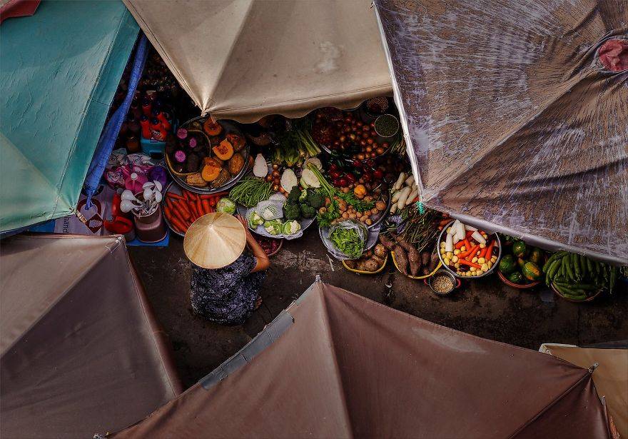 Umbrella Market, Travel