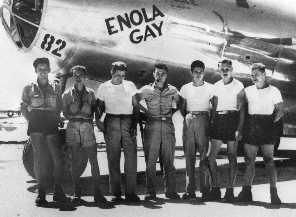 Załoga amerykańskiego samolotu Enola Gay, który zrzucił bombę na Hiroszimę