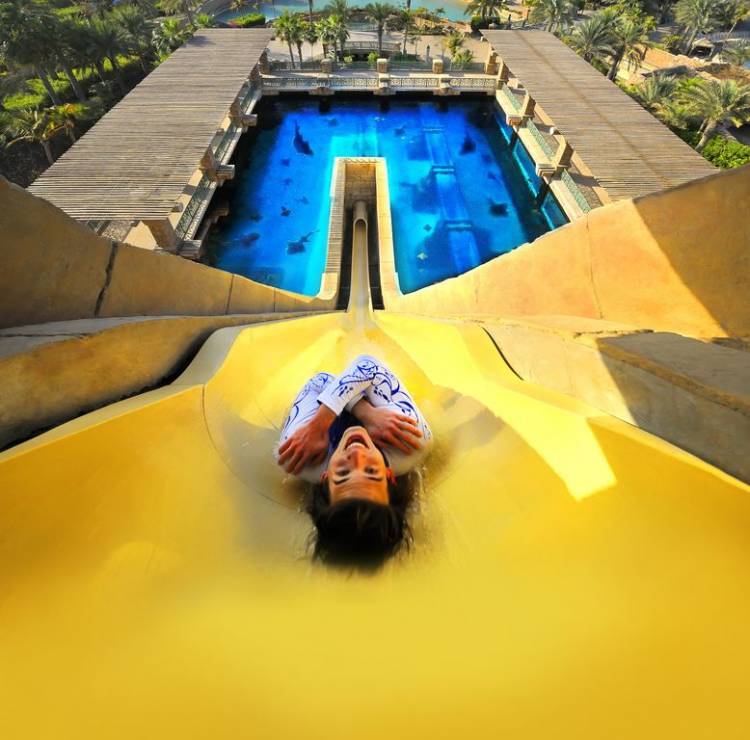 Tu nie będziesz się nudzić! Poznaj najbardziej spektakularne aquaparki i parki rozrywki w Dubaju