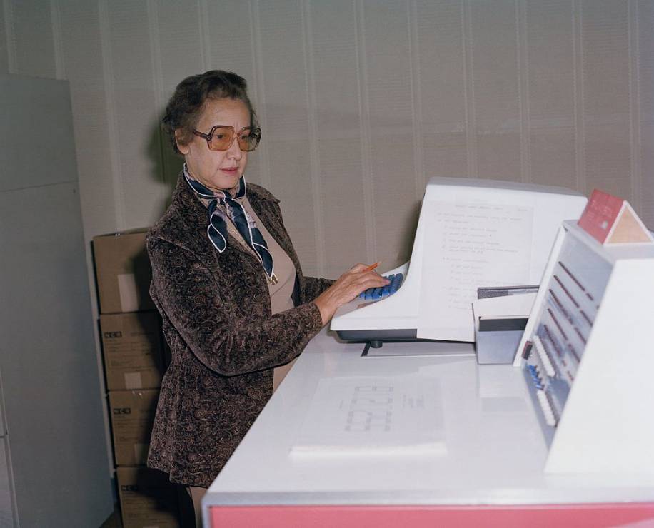 Katherine Johnson przy pracy, rok 1980 (fot. Getty Images)