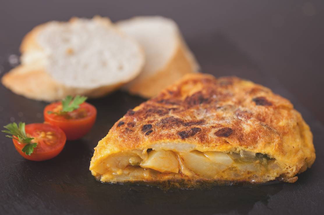 Hiszpańska Tortilla Española, czyli ziemniaczany omlet (fot. Getty Images)
