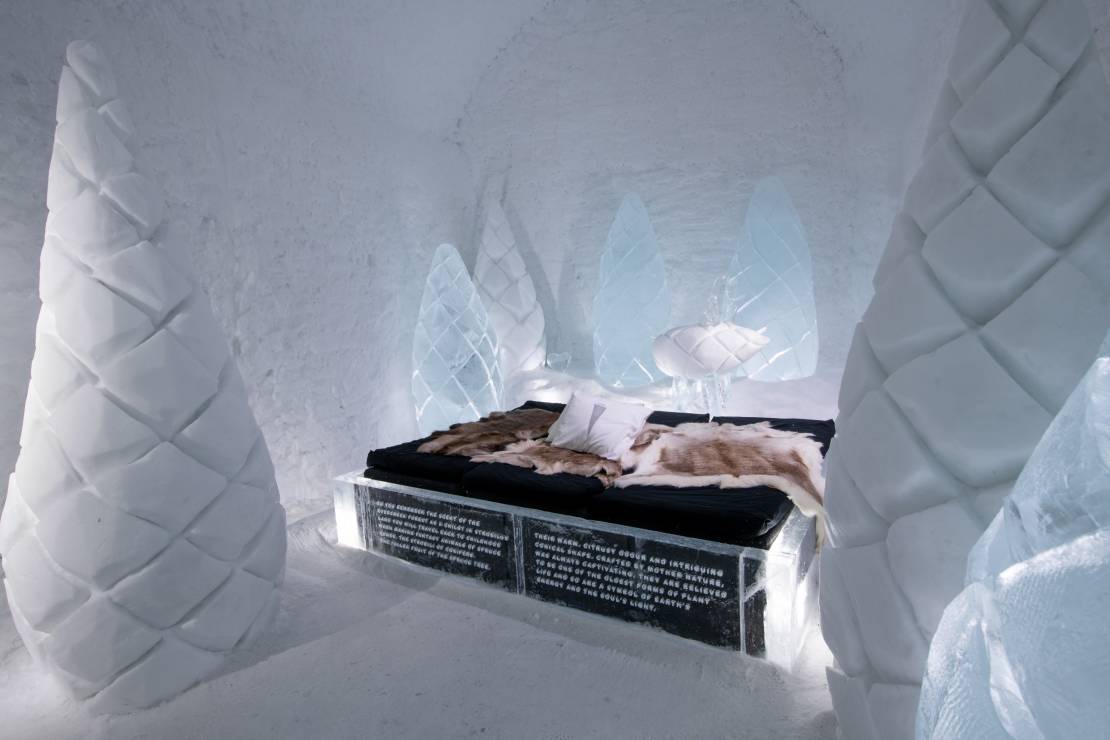W Icehotelu temperatury spadają do -7 st. Celsjusza.