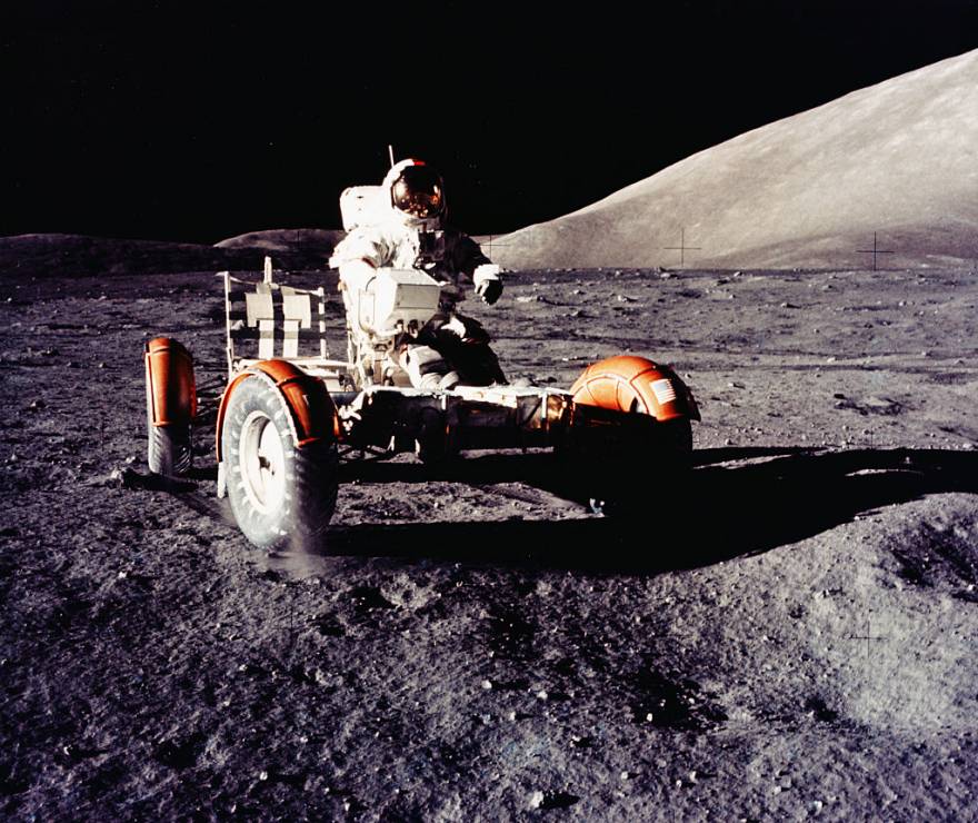 NASA otwiera próbki pobrane przez ostatnich ludzi chodzących po Księżycu. Co chce odkryć? (fot. Corbis via Getty Images)