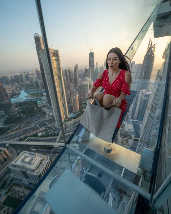Hipnotyzująca panorama i szklana zjeżdżalnia w Sky Views Dubai