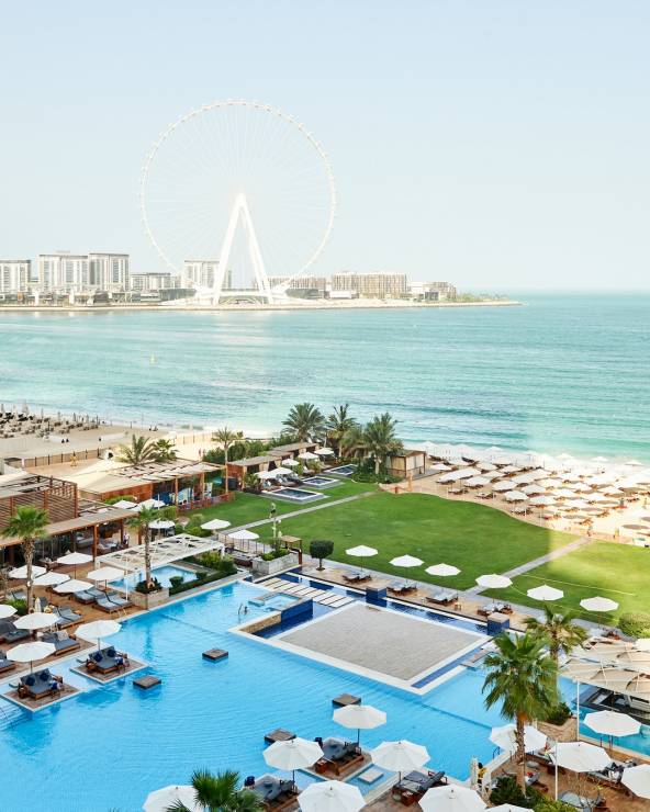 Luksusowa plaża Azure Beach przy hotelu The Rixos w Jumeirah Beach Residence (JBR)