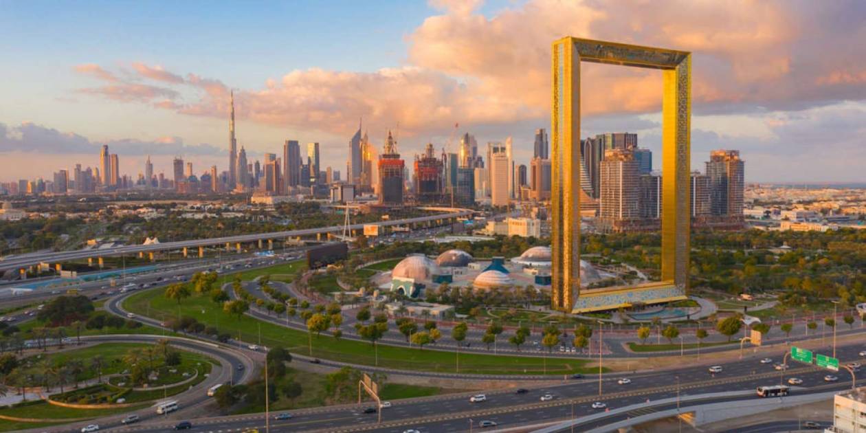 Widok na całe miasto z Dubai Frame