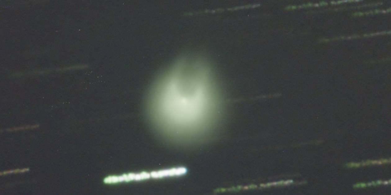 Tej komecie właśnie odrosły „rogi”. Obiekt wyglądający jak Sokół Milenium zbliży się do Ziemi w 2024 r. (fot. Juan lacruz, Wikimedia Commons, CC-BY-SA-4.0)
