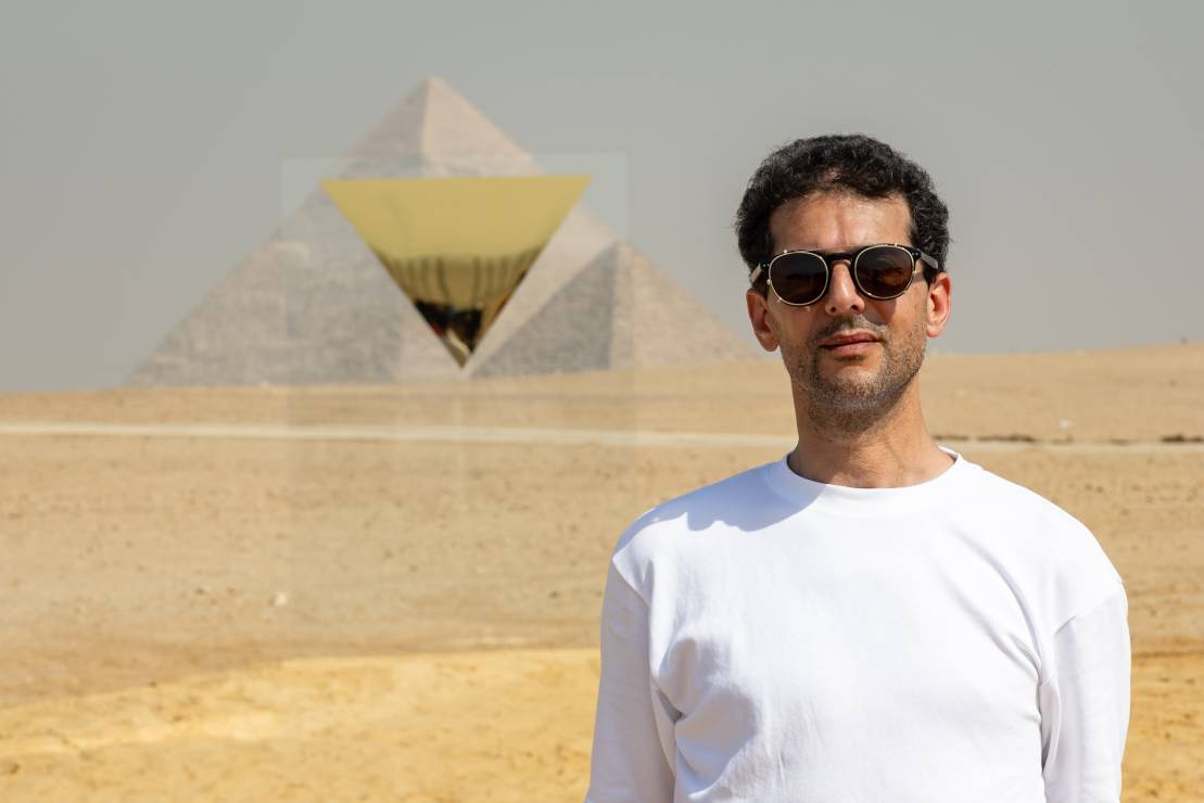 Kolejna piramida stanęła na Płaskowyżu Giza w Egipcie. To jedna z wielu niezwykłych instalacji na pustyni  [GALERIA]