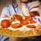 Pizza najbardziej uzależniającą potrawą w naukowym rankingu. Jak działa na mózg?