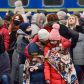 uchodźcy we Lwowie czekają na pociąg do Polski, fot. Pavlo Palamarchuk/SOPA Images/LightRocket via Getty Images