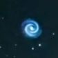 Na nocnym niebie nad Hawajami pojawił się dziwny, świecący się wir. Co to jest? (fot. Subaru Telescope Eng/Twitter)