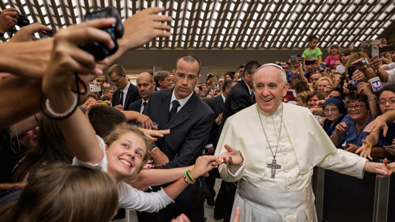 12-selfie-with-the-pope-670