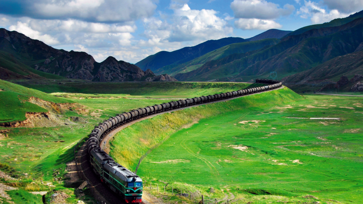 Pierwszy odcinek Trasy Transtybetańskiej oddano do użytku 1 lipca 2006 r.