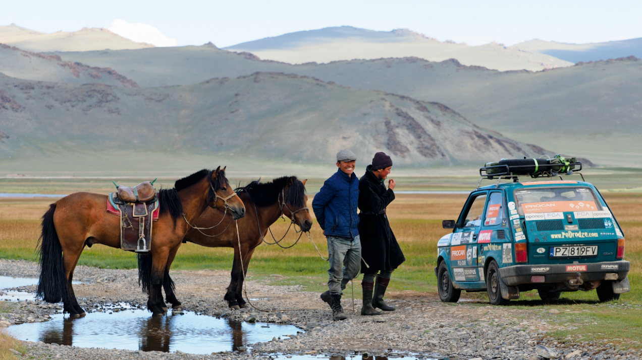 Mieszkańcy mongolskiego stepu nie raz podjeżdżali  do malucha.