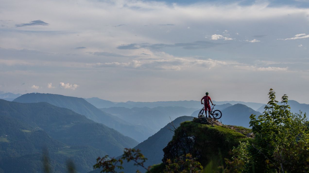 Rowerem przez Słowenię: Alpy Julijskie i jezioro Bohnij
