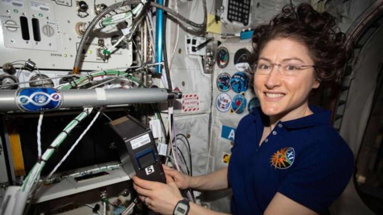 Christina Koch pobiła kobiecy rekord najdłuższej kosmicznej misji (fot. Twitter/NASA)