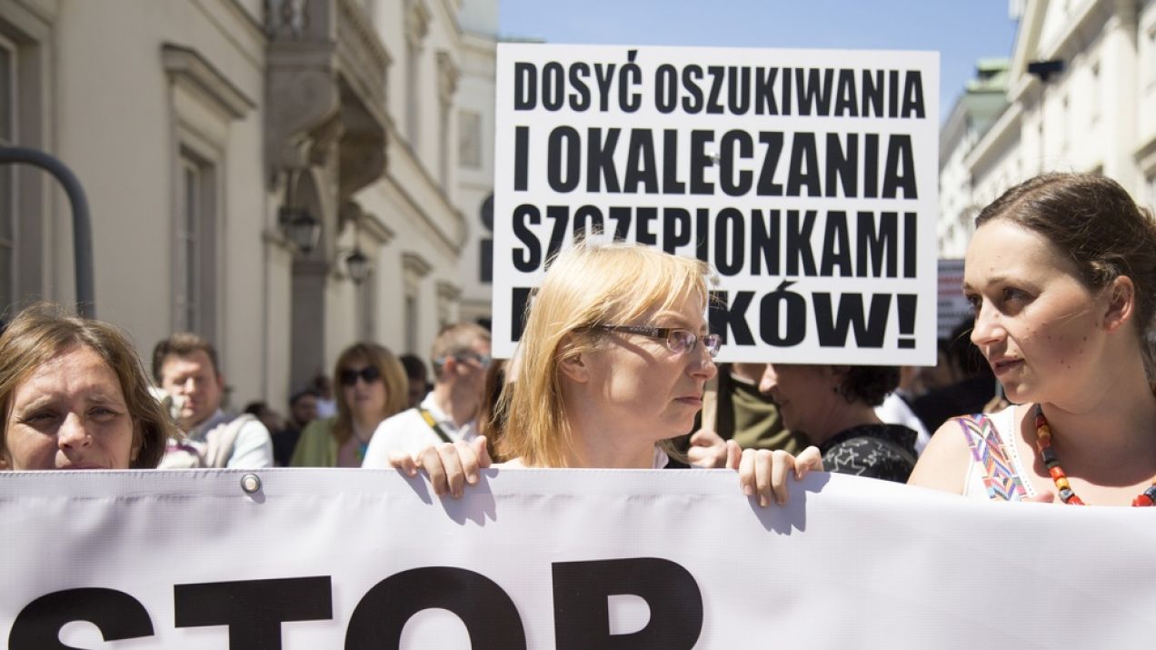 Demonstracja antyszczepionkowców w Warszawie.
