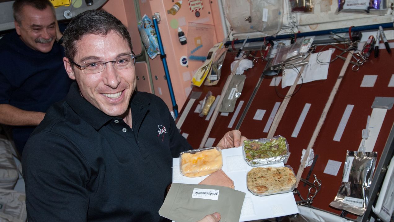 Posiłek świąteczny na Międzynarodowej Stacji Kosmicznej