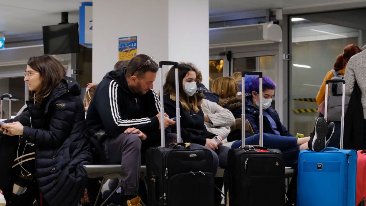Na polskich lotniskach wprowadzono pierwsze kontrole związane z koronawirusem  (fot. Getty Images)