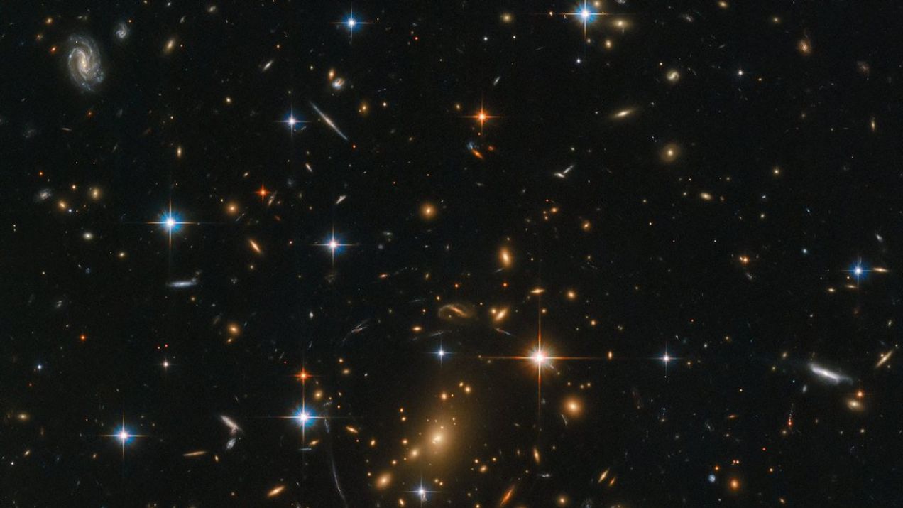 fot. ESA/Hubble & NASA, RELICS