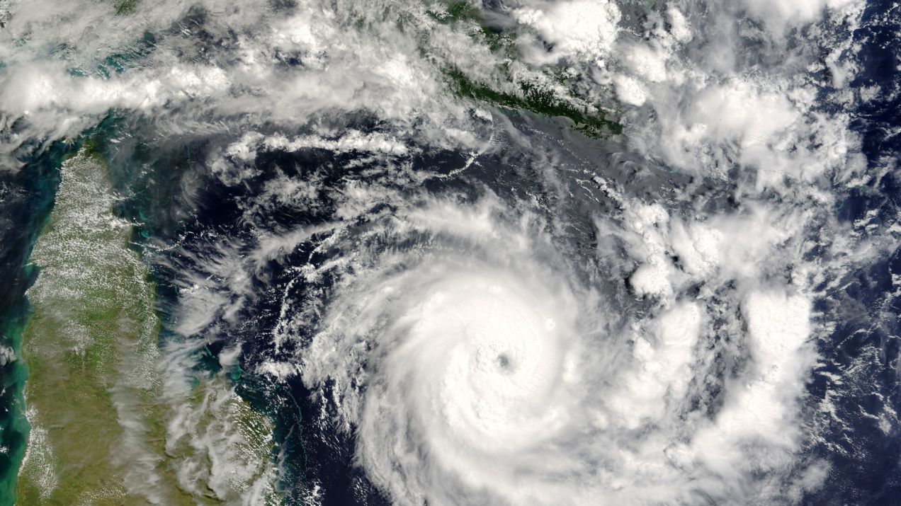 Tropikalna burza ilustracja: Getty Images
