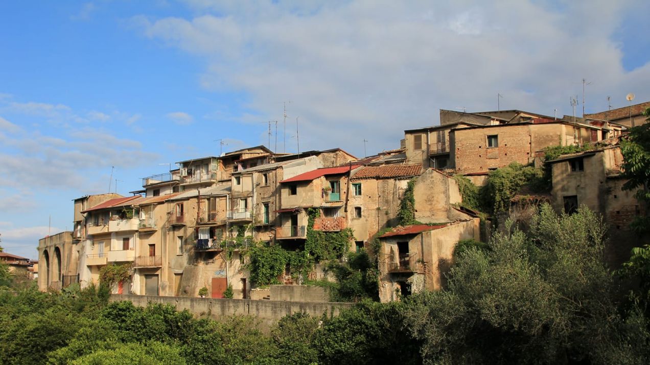 Widok na zabytkową część miasta (fot. Facebook/Amministrazione Comunale Cinquefrondi)
