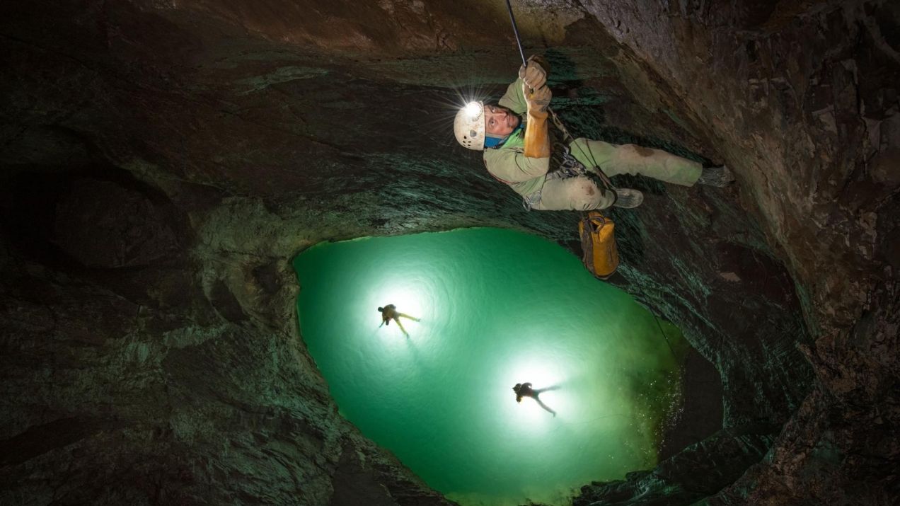 Gdy nagła powódź zalała najgłębszą jaskinię na świecie, fotograf i zespół grotołazów zaczęli walkę o przetrwanie