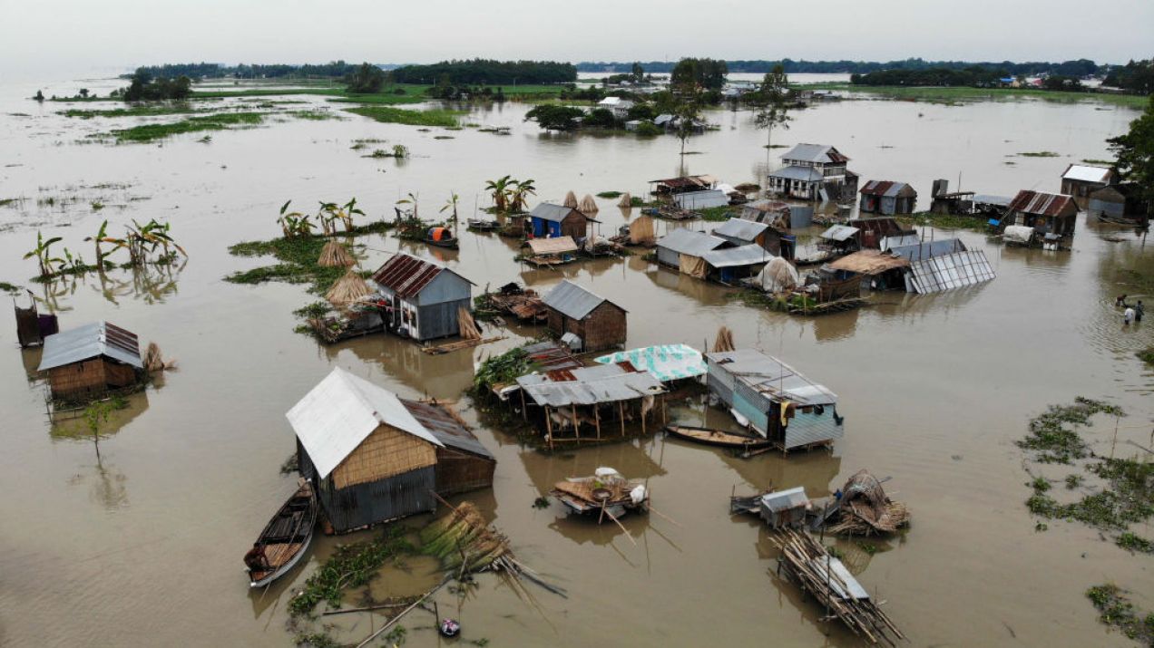 Skutki ostatniej powodzi w Bangladeszu (Photo by Sony Ramany/NurPhoto via Getty Images)
