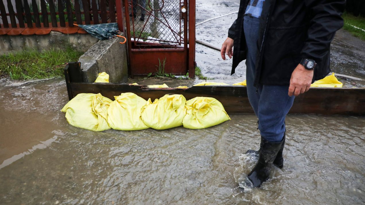 W niektórych regionach doszło do podtopień domów, jednak na razie nie ma konieczności ewakuowania mieszkańców (fot. Getty Images)