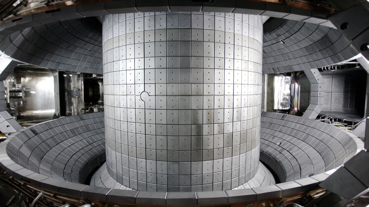 Sztuczne Słońce to ogromny reaktor, na razie pożera więcej energii niż jest w stanie wytworzyć (fot. Korea Institute of Fusion Energy)