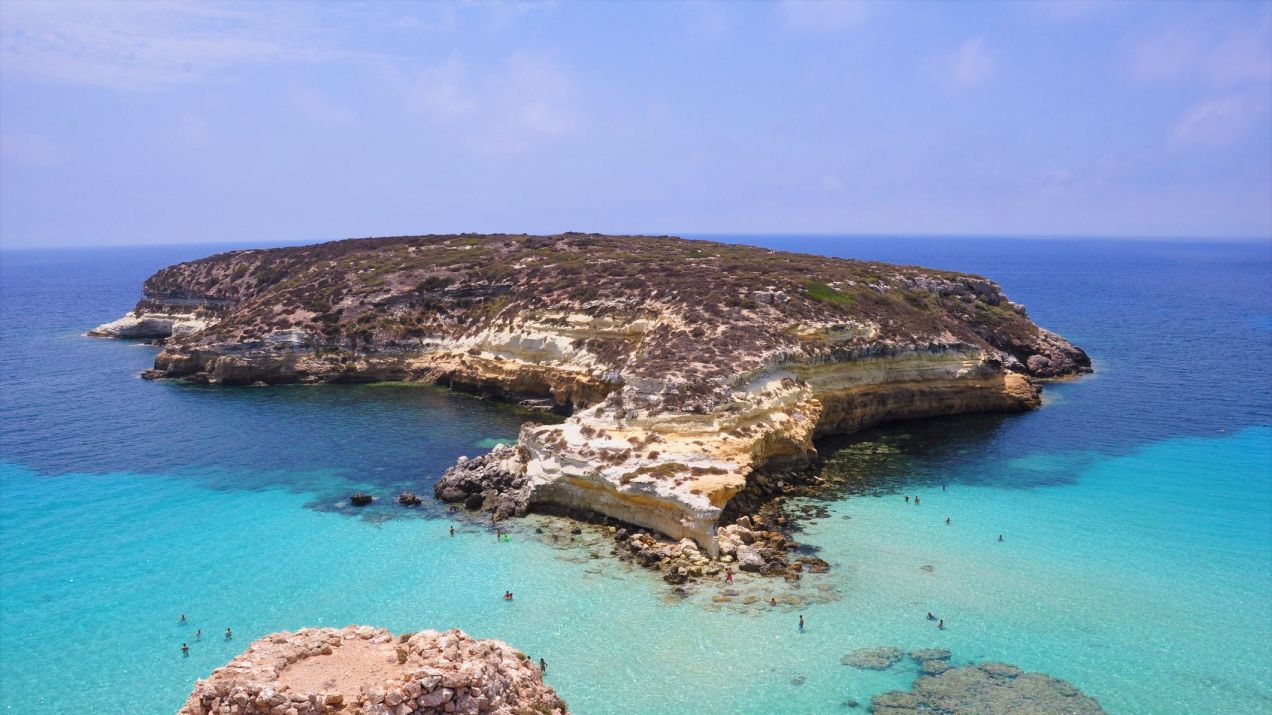 Para z Włoch uważała, że końcem Ziemi jest Lampedusa (fot. Getty Images)