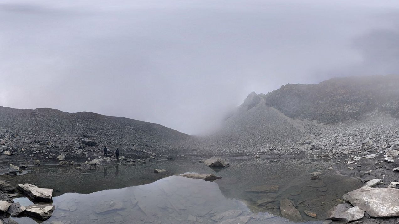 Jezioro Roopkund od setek lat skrywa mroczną tajemnicę (fot. Atish Waghwase)