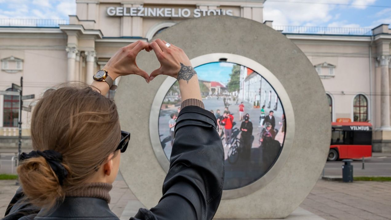 Portal w czasie rzeczywistym przesyła obraz do miasta partnerskiego, co pozwala na interakcję na żywo między mieszkańcami Lublina i Wilna (fot. GO Vilnius)