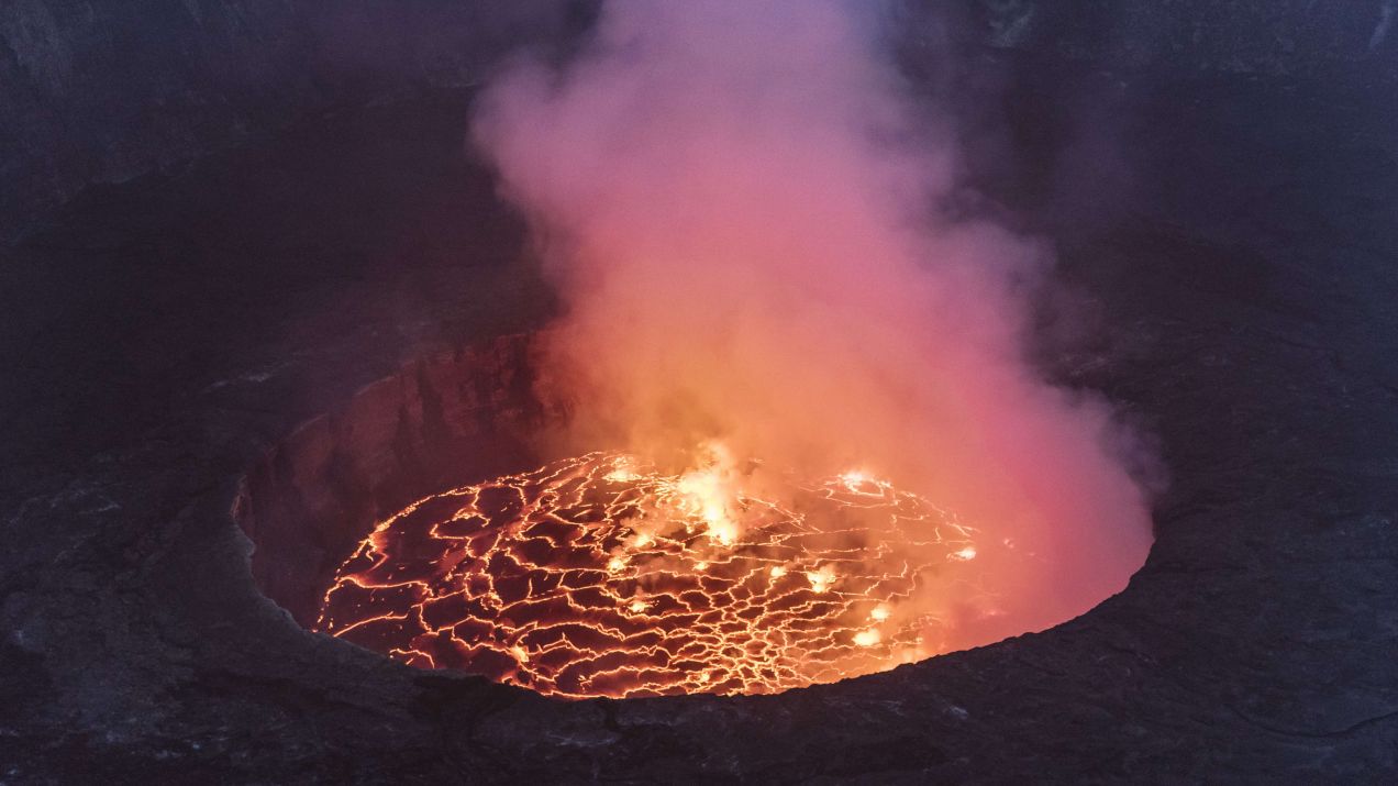 Wulkan Nyiragongo wybuchł w Demokratycznej Republice Kongo. Lawa zatrzymała się kilkaset metrów od lotniska