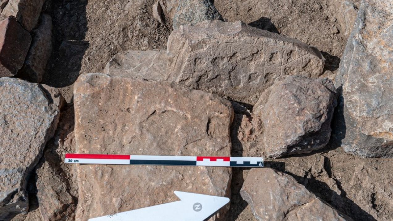 Polak znalazł w Omanie grę planszową sprzed 4 tysięcy lat