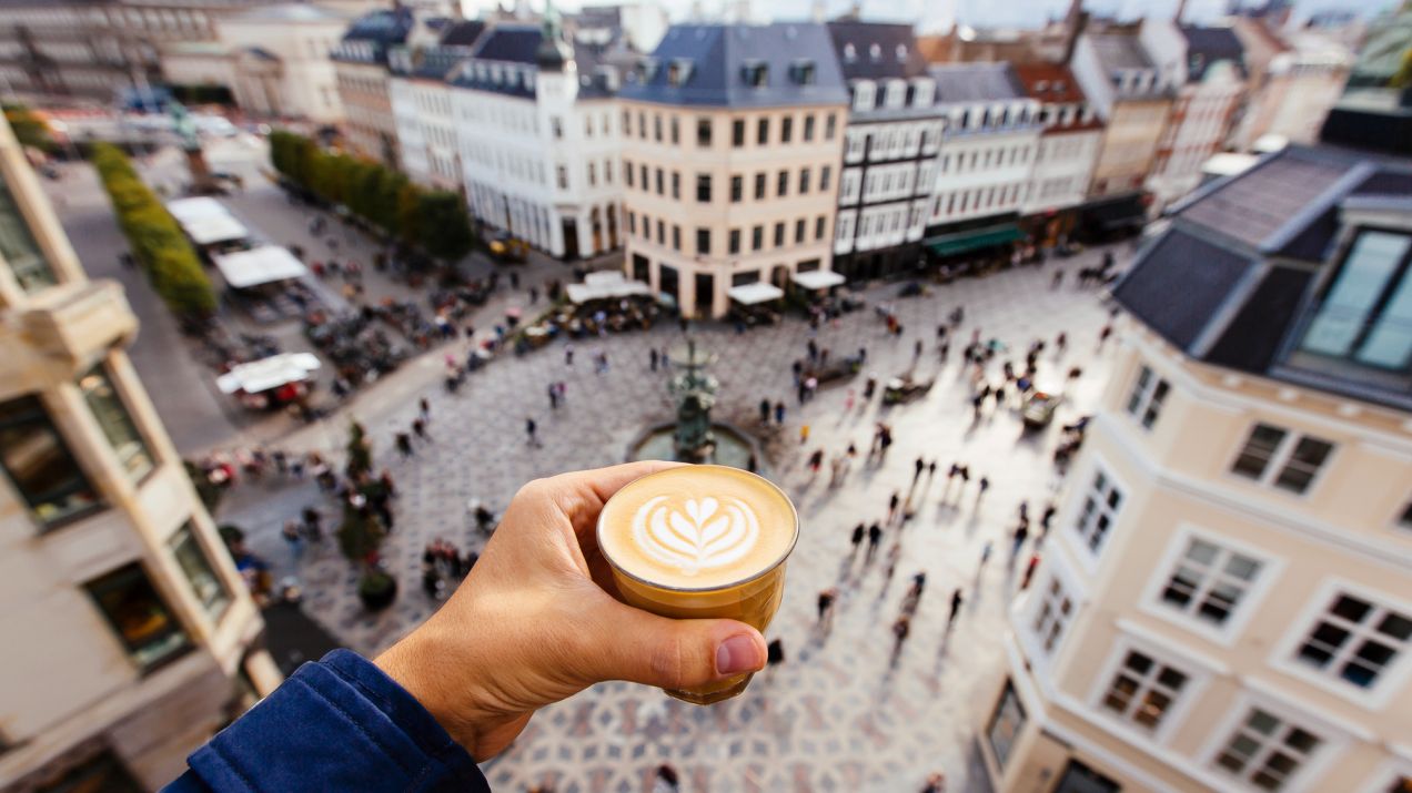 Według badań kawa wydłuża życie. Ile filiżanek dziennie przynosi najlepsze efekty?