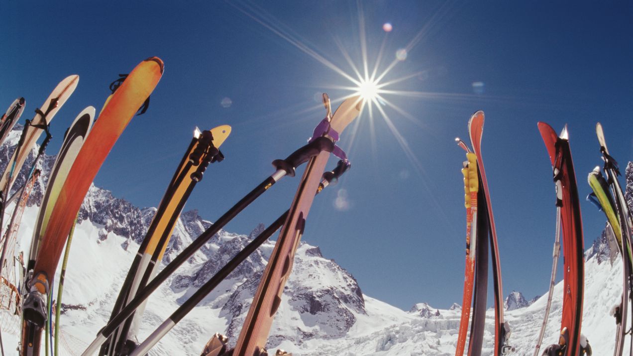 Rodzaje nart – czym się różnią i do czego służą? (fot. Getty Images)