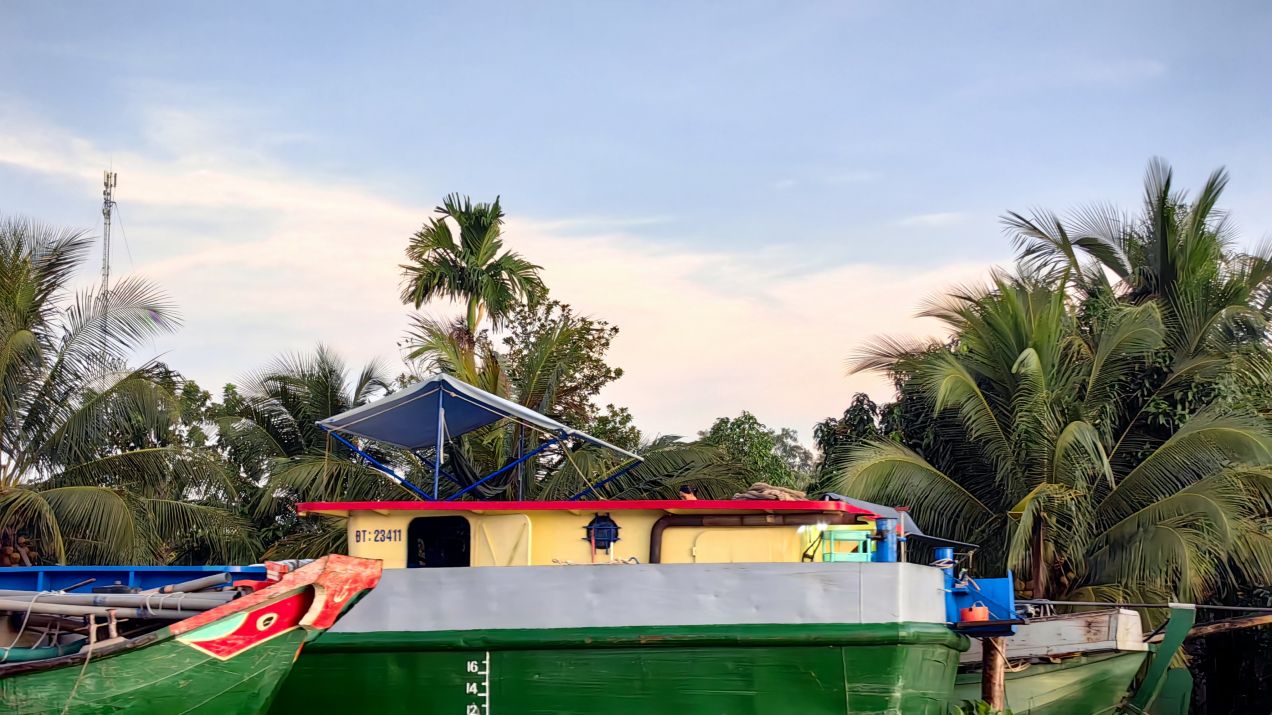 Tradycyjne łodzie w delcie Mekongu, okolice Can Tho| Camera Model: HUAWEI Mate 50 Pro | f/2 | Exposure: 1/99 s | ISO: 100 | Exposure bias: 0 | Focal length: 6 mm | 35 mm focal length: 58 | Brightness: 0