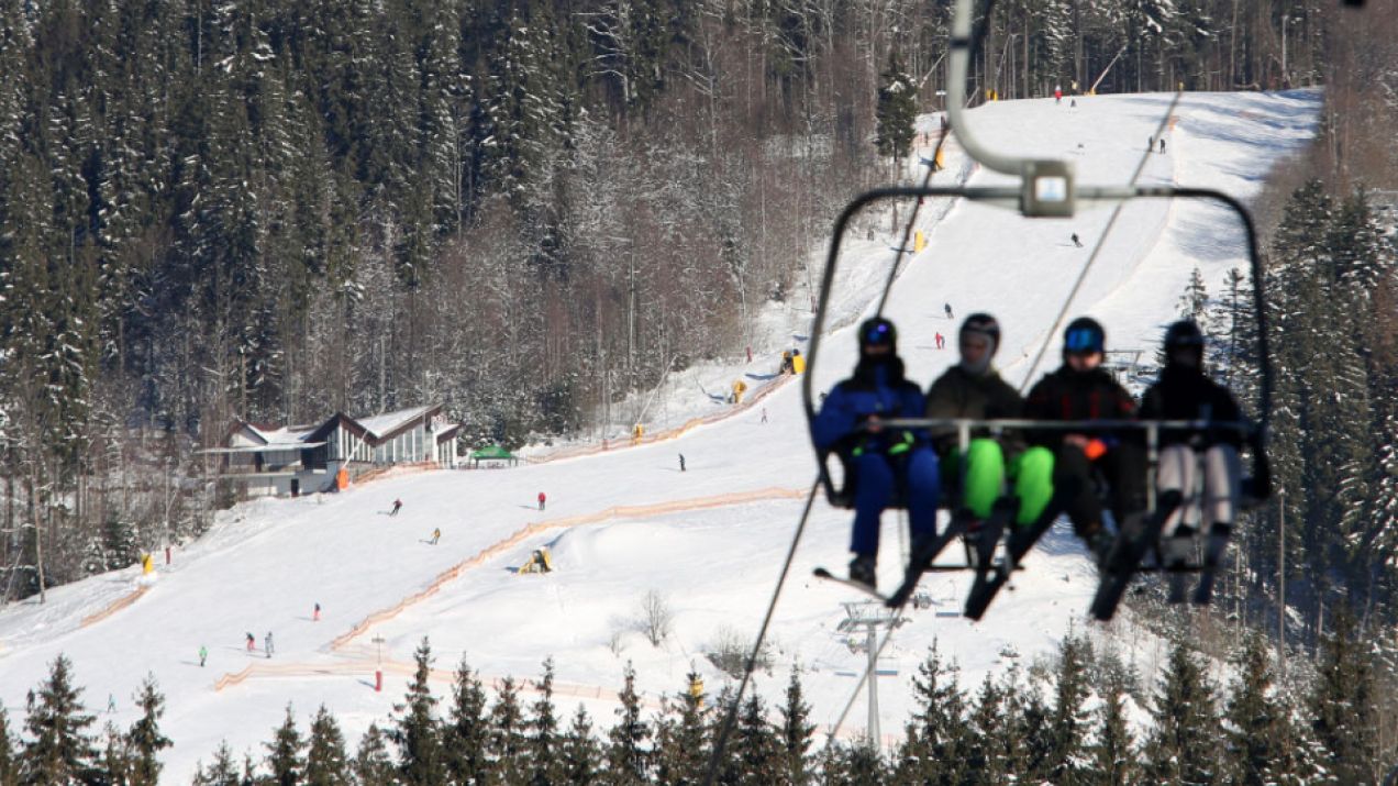 Mimo wojny w Ukrainie działa największy ośrodek narciarski. „Czasami wyją syreny”