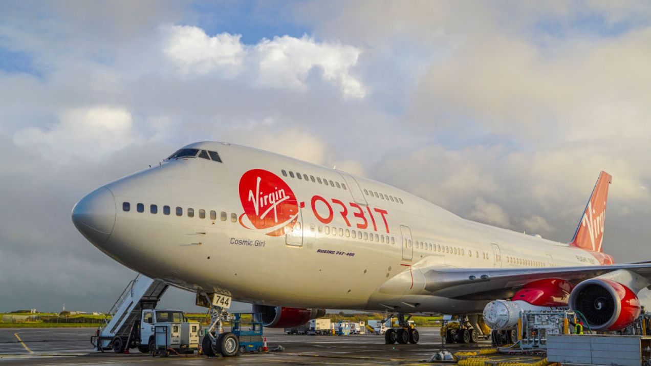 Virgin Orbit, firma Richarda Bransona, wycofuje się z rynku. Czy to koniec marzeń o polskim kosmodromie? (fot. Hugh Hastings/Getty Images)