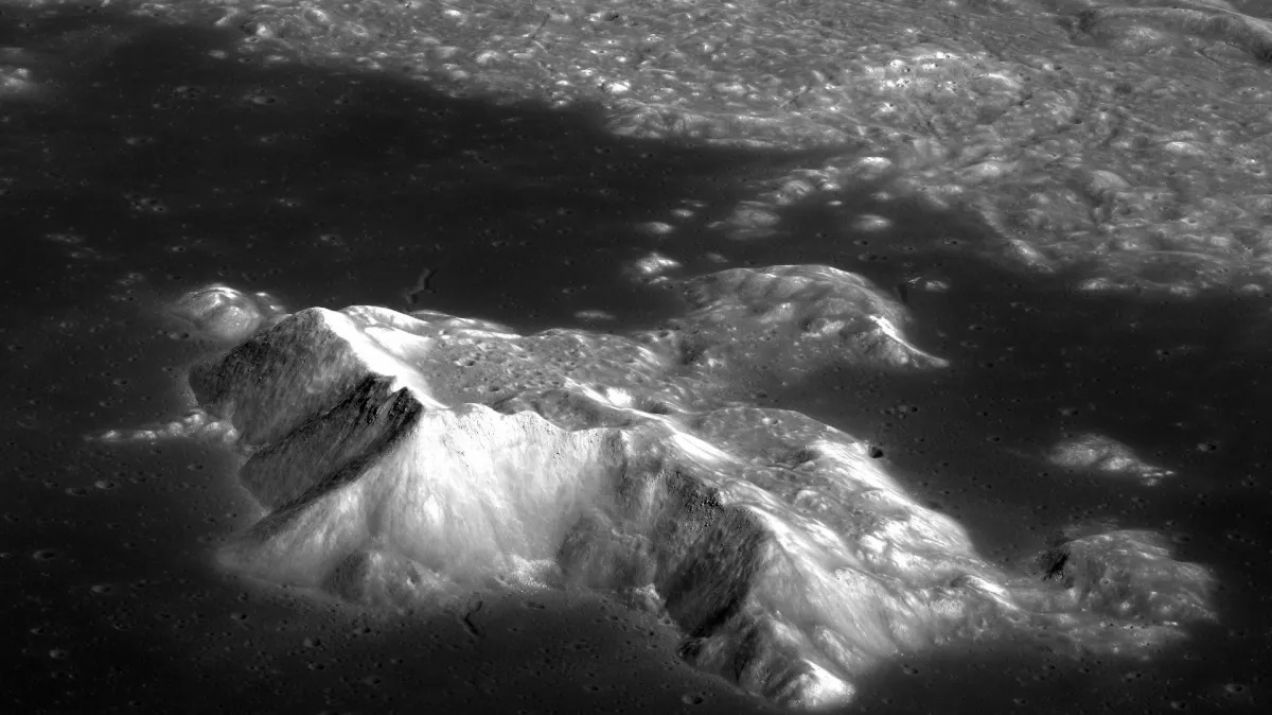 Koreańska sonda Dunari wykonała rewelacyjne zdjęcia powierzchni Księżyca. To trzeba zobaczyć! (fot. KARI)
